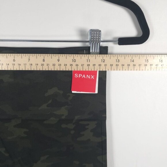 NWT SPANX GREEN CAMO Look At Me Now Seamless Shaping Leggings FL3515 Size M - Picture 8 of 12